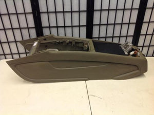 2007 Audi Q7 Tan Center Console