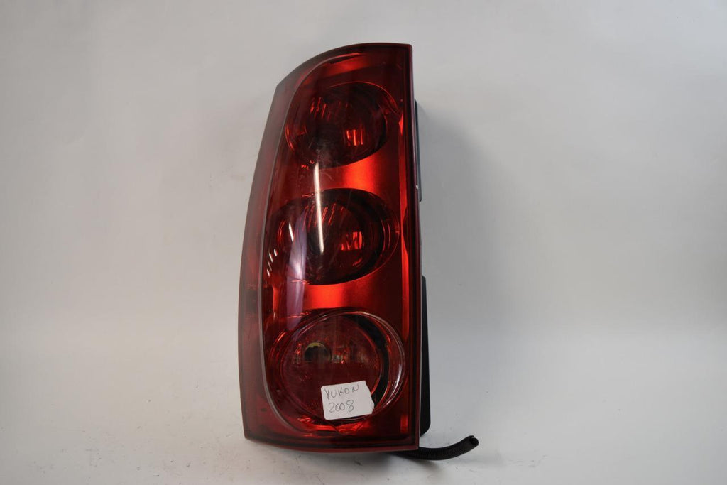 2007-2014 GMC YUKON  DRIVER LEFT SIDE REAR TAIL LIGHT 15889890