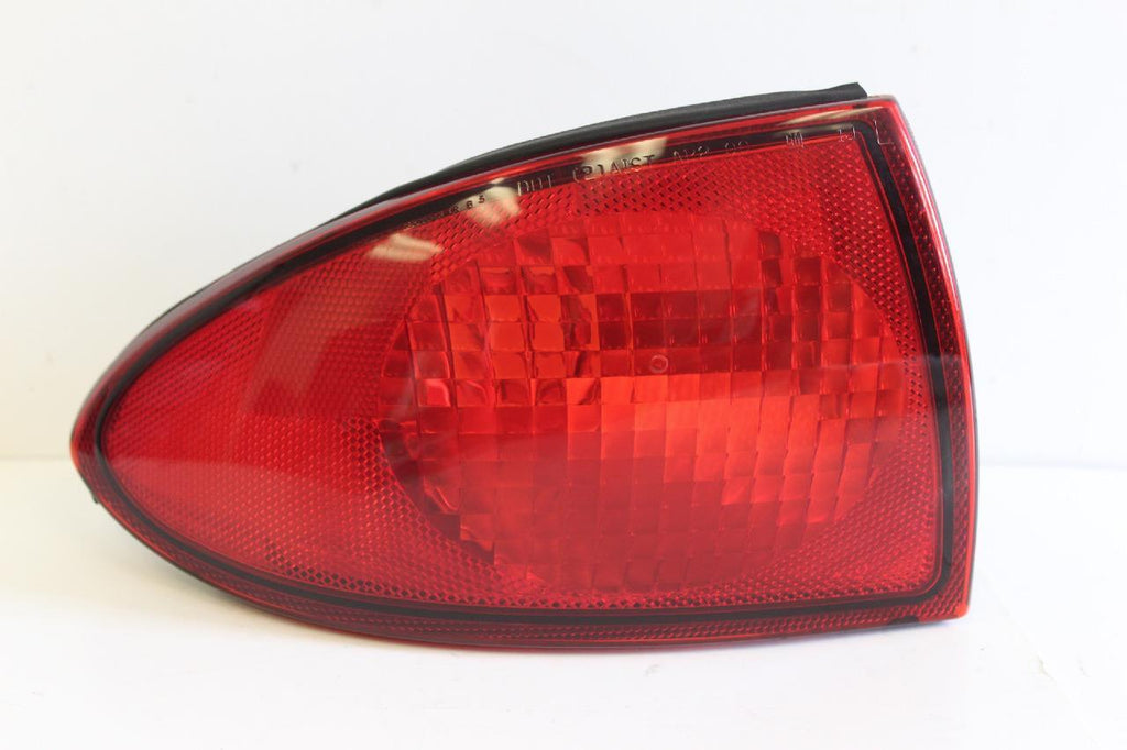 2000-2002 CHEVY CAVALIER DRIVER SIDE REAR TAIL LIGHT 16519319 - BIGGSMOTORING.COM