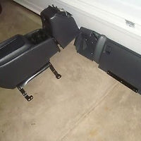 99-02 AVALANCHE SUBURBAN YUKON TAHOE SILVERADO CENTER CONSOLE new body style onl