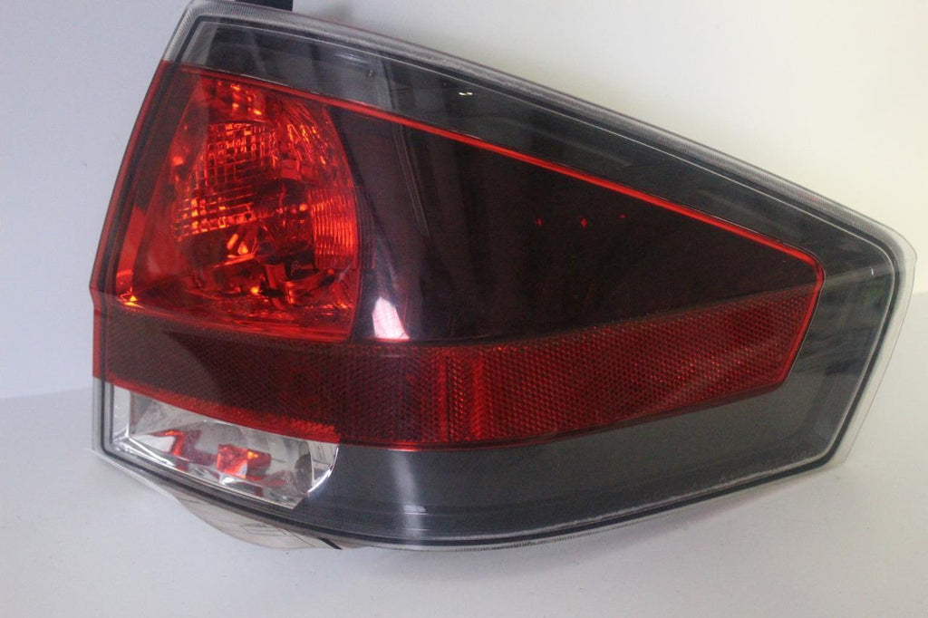 2008-2011 FORD FOCUS  RIGHT PASSENGER SIDE TAIL LIGHT  30050